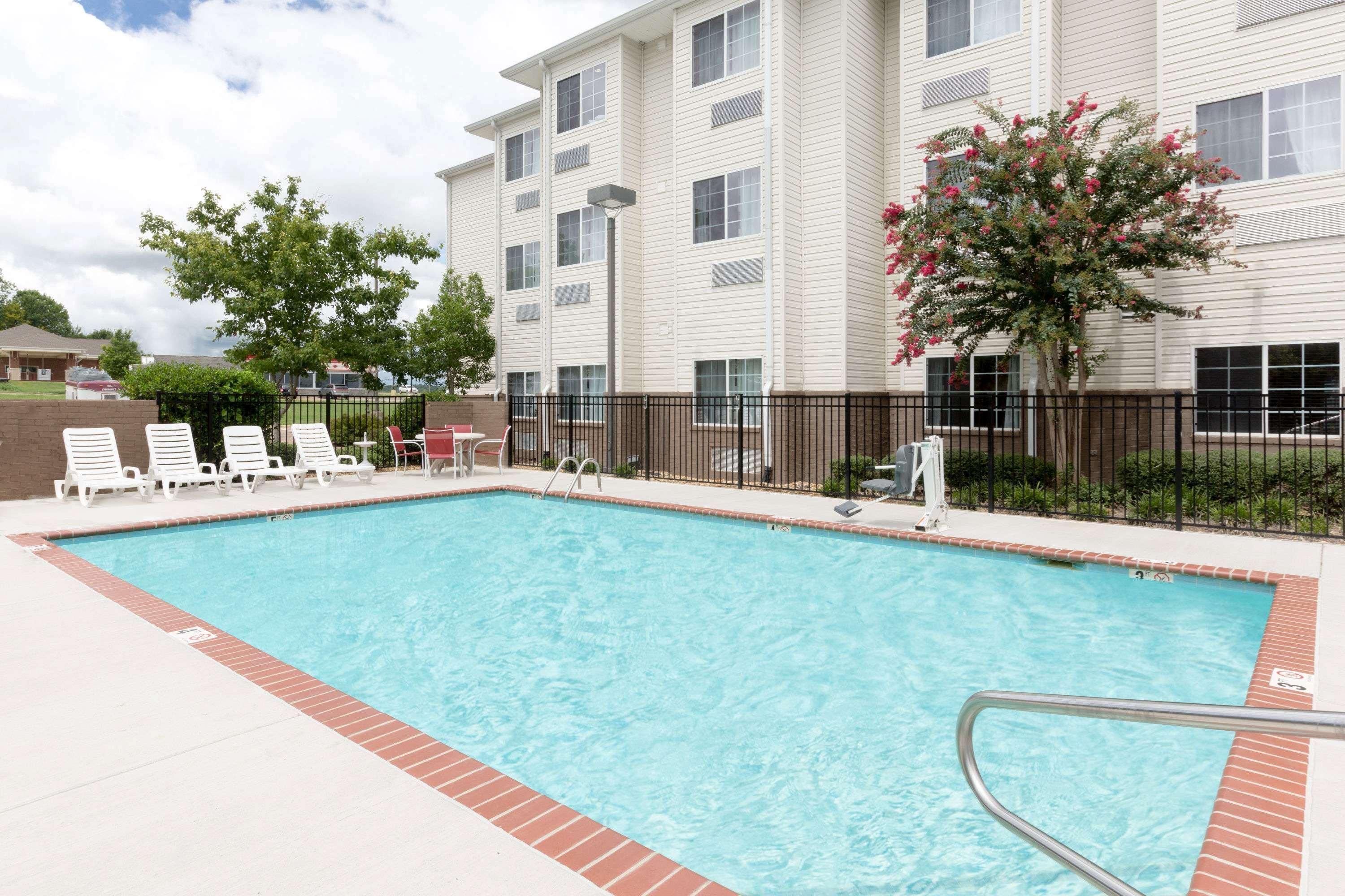 Microtel Inn & Suites By Wyndham Starkville Esterno foto