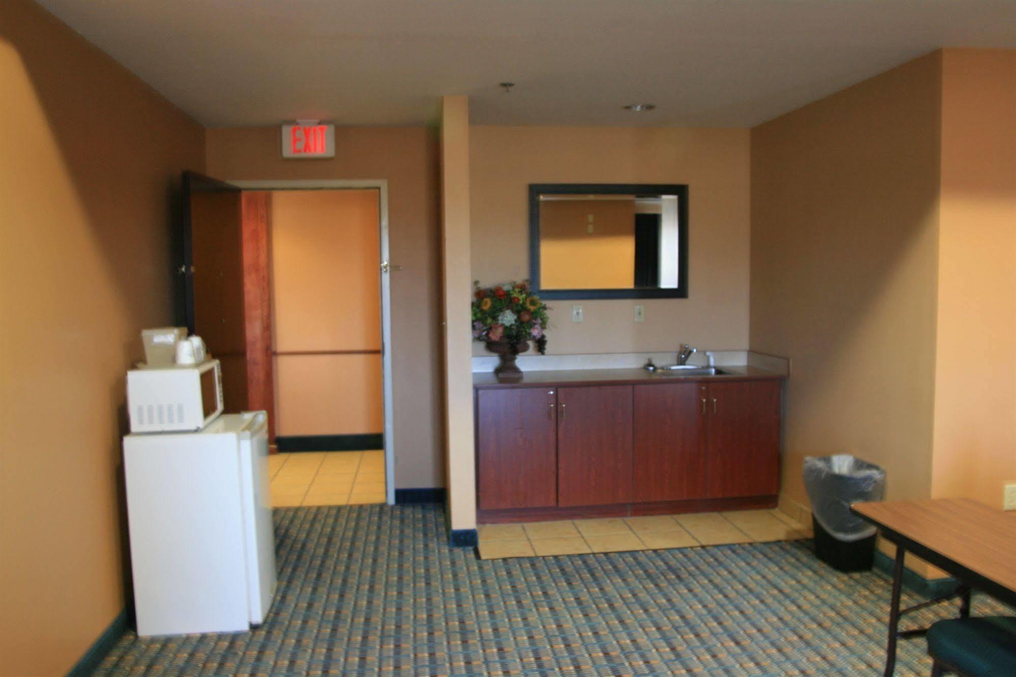 Microtel Inn & Suites By Wyndham Starkville Esterno foto