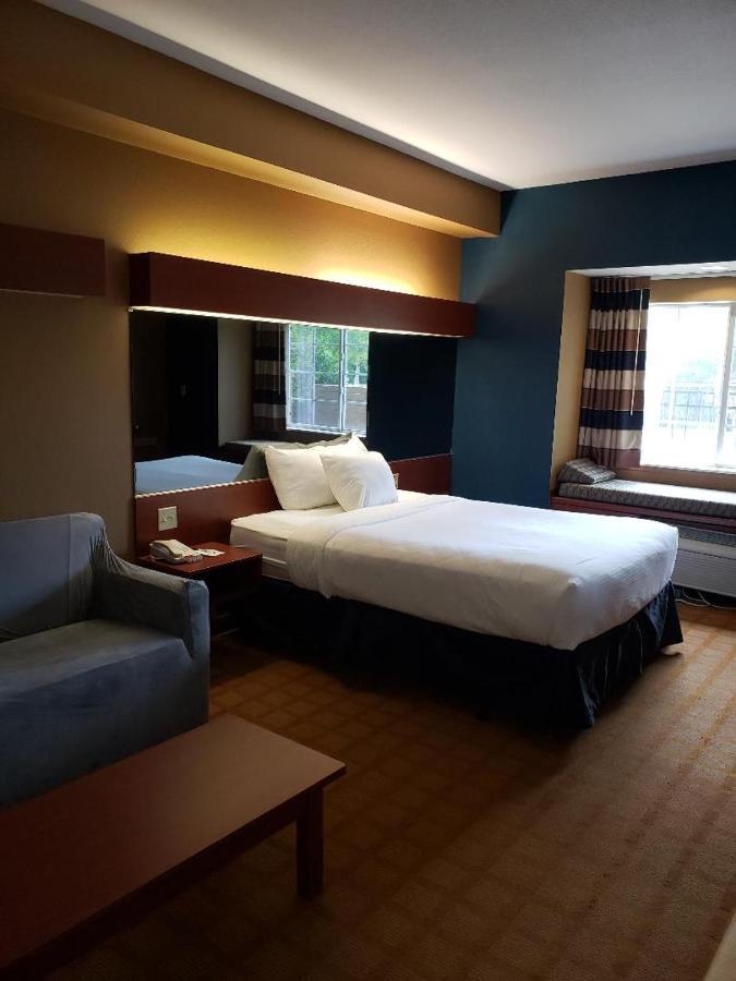 Microtel Inn & Suites By Wyndham Starkville Esterno foto